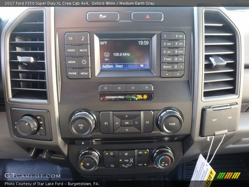 Oxford White / Medium Earth Gray 2017 Ford F350 Super Duty XL Crew Cab 4x4