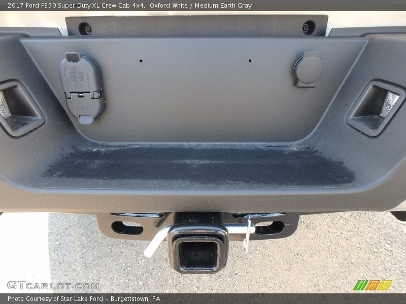 Oxford White / Medium Earth Gray 2017 Ford F350 Super Duty XL Crew Cab 4x4