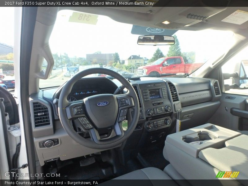Oxford White / Medium Earth Gray 2017 Ford F350 Super Duty XL Crew Cab 4x4