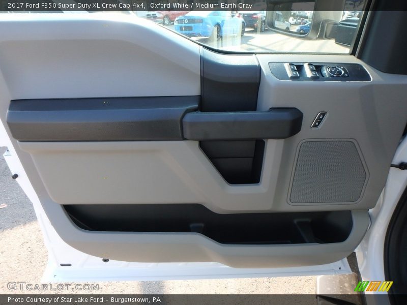 Oxford White / Medium Earth Gray 2017 Ford F350 Super Duty XL Crew Cab 4x4