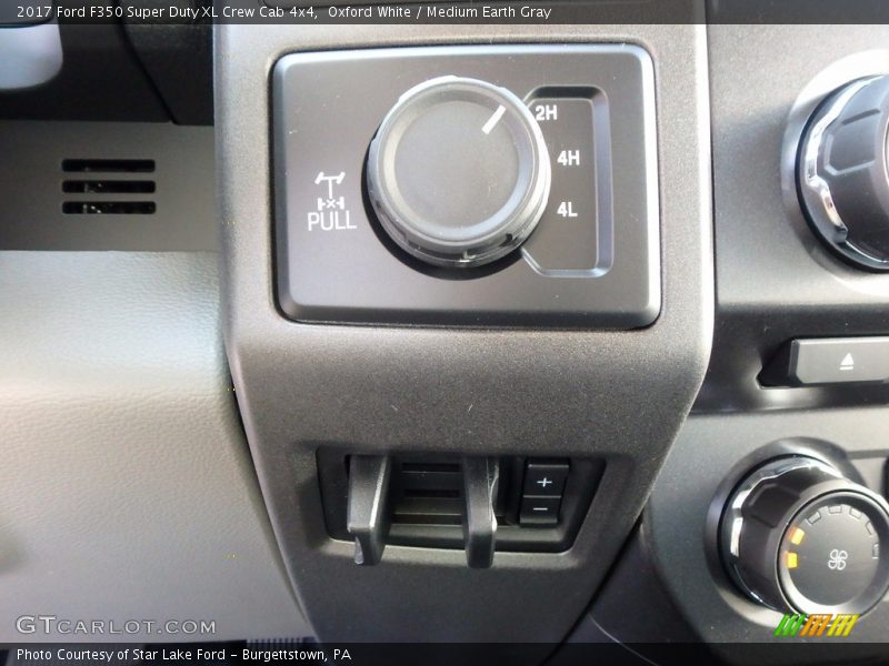 Oxford White / Medium Earth Gray 2017 Ford F350 Super Duty XL Crew Cab 4x4