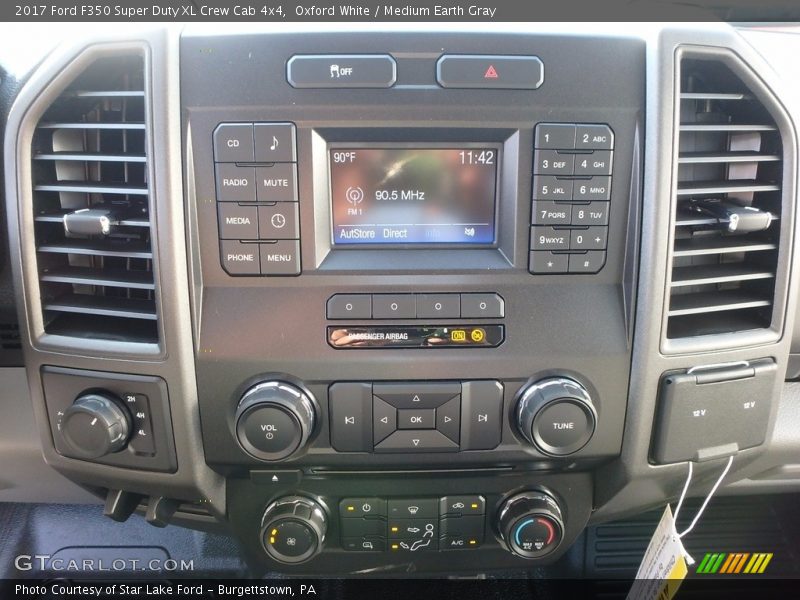 Oxford White / Medium Earth Gray 2017 Ford F350 Super Duty XL Crew Cab 4x4