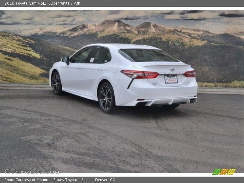 Super White / Ash 2018 Toyota Camry SE