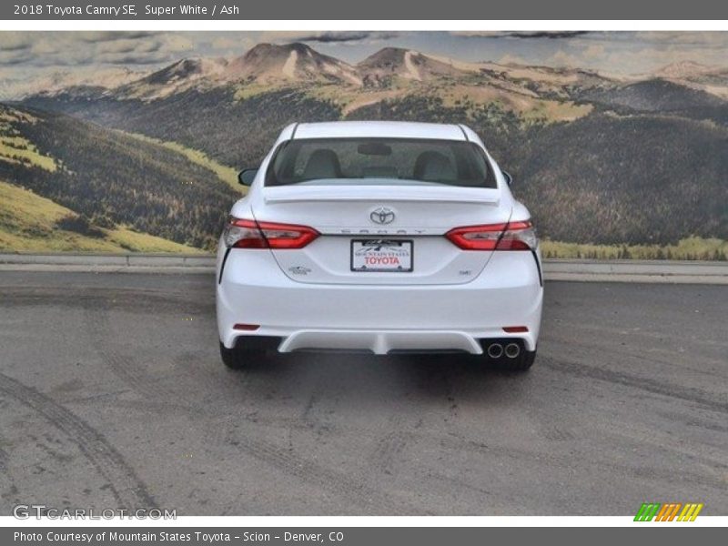 Super White / Ash 2018 Toyota Camry SE