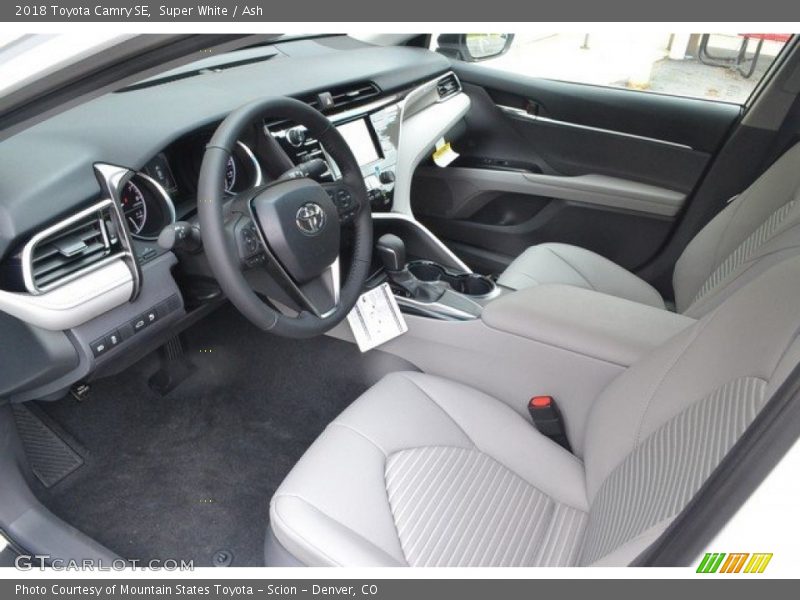 Super White / Ash 2018 Toyota Camry SE