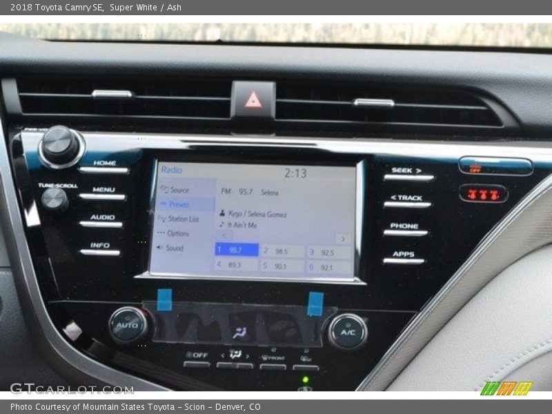 Super White / Ash 2018 Toyota Camry SE