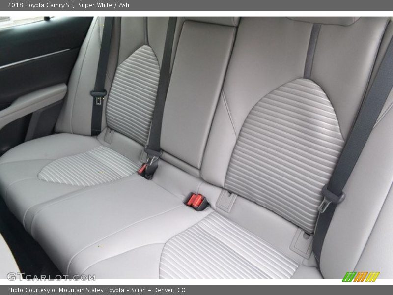Super White / Ash 2018 Toyota Camry SE