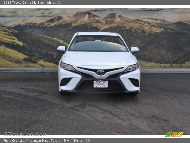 Super White / Ash 2018 Toyota Camry SE