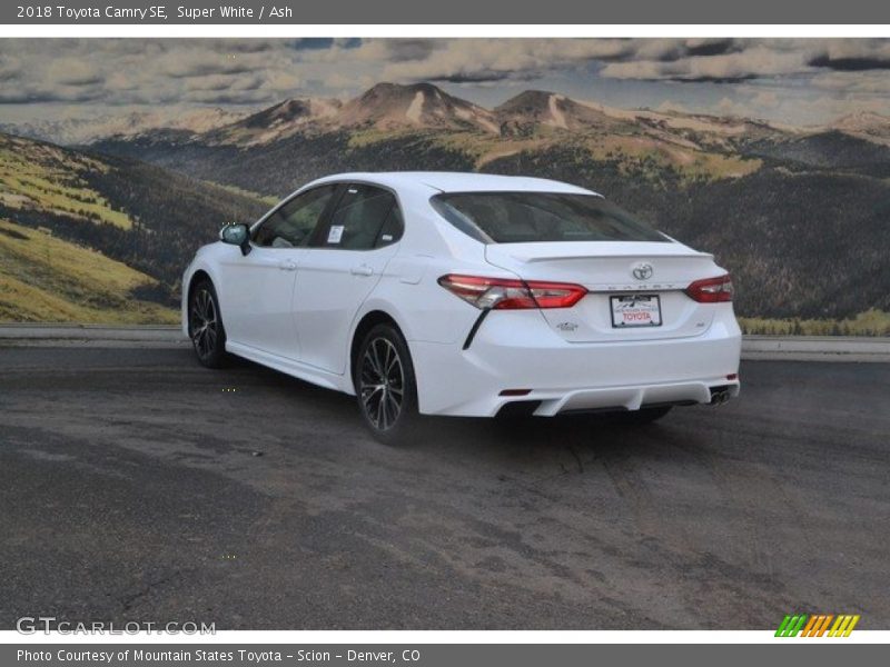 Super White / Ash 2018 Toyota Camry SE