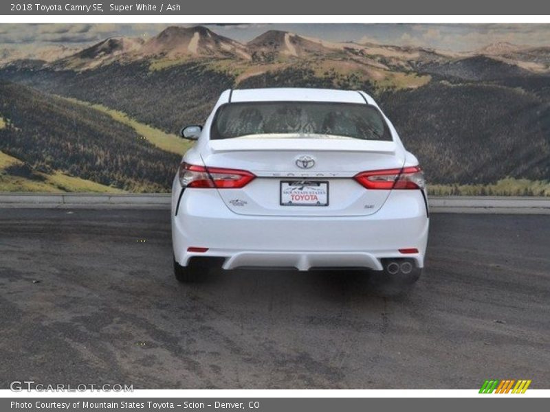 Super White / Ash 2018 Toyota Camry SE