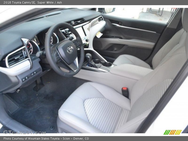 Super White / Ash 2018 Toyota Camry SE