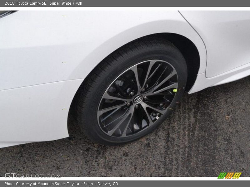 Super White / Ash 2018 Toyota Camry SE