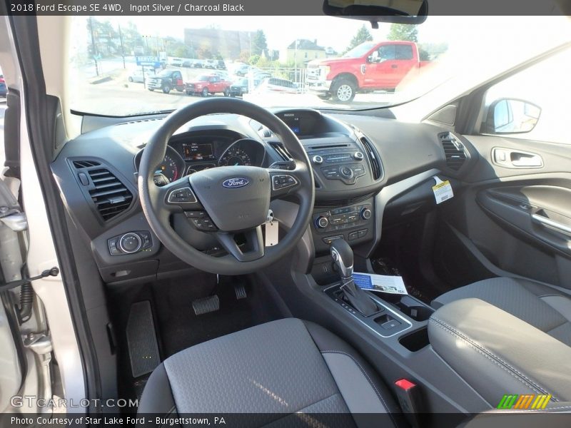 Ingot Silver / Charcoal Black 2018 Ford Escape SE 4WD