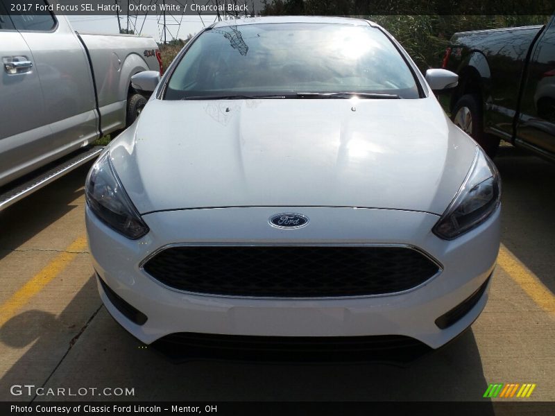 Oxford White / Charcoal Black 2017 Ford Focus SEL Hatch