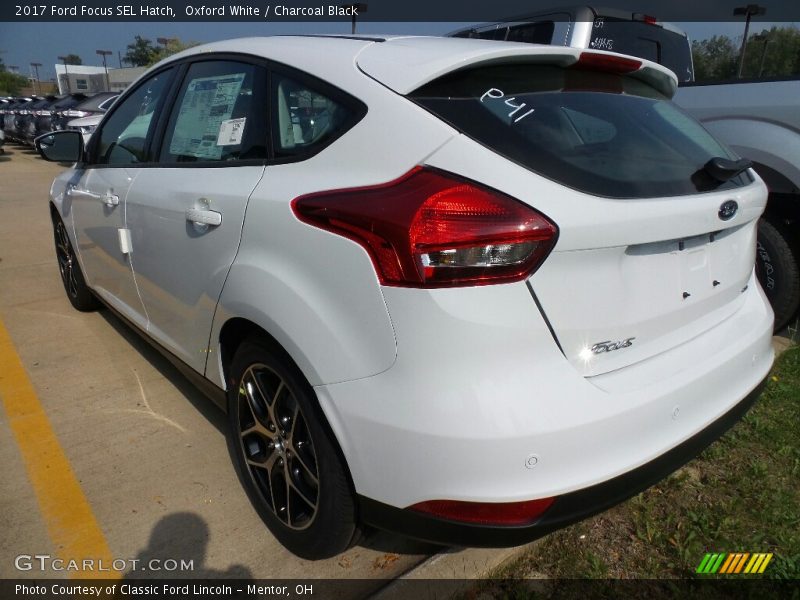 Oxford White / Charcoal Black 2017 Ford Focus SEL Hatch