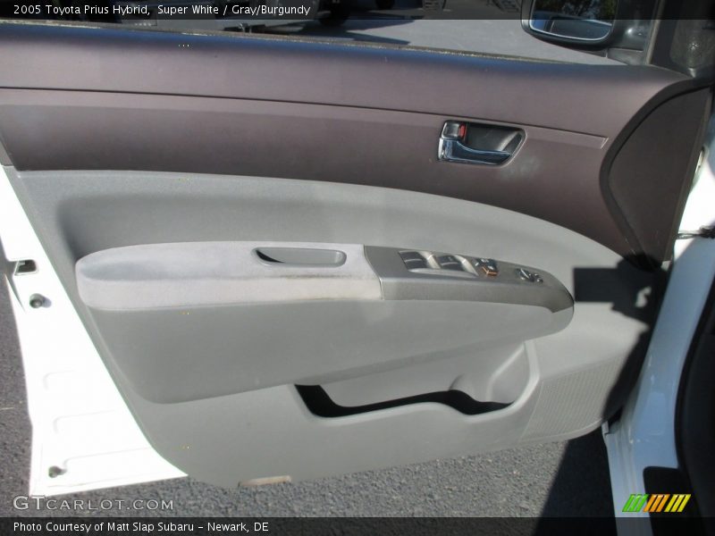 Super White / Gray/Burgundy 2005 Toyota Prius Hybrid