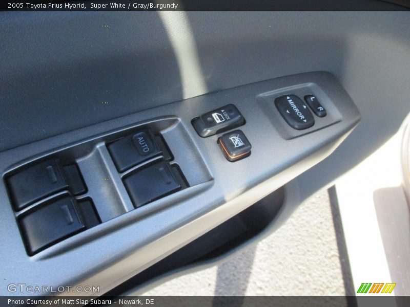 Super White / Gray/Burgundy 2005 Toyota Prius Hybrid