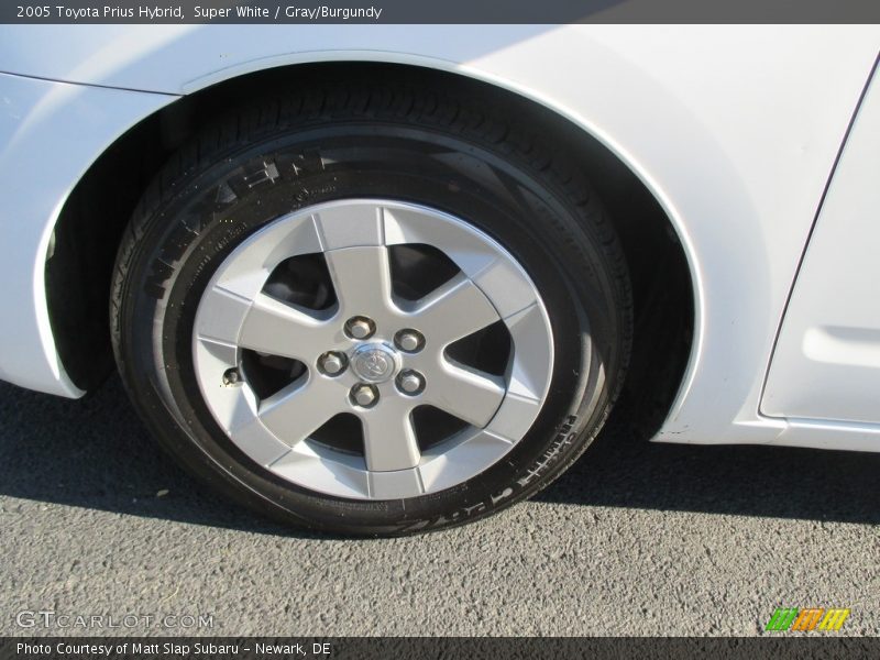 Super White / Gray/Burgundy 2005 Toyota Prius Hybrid