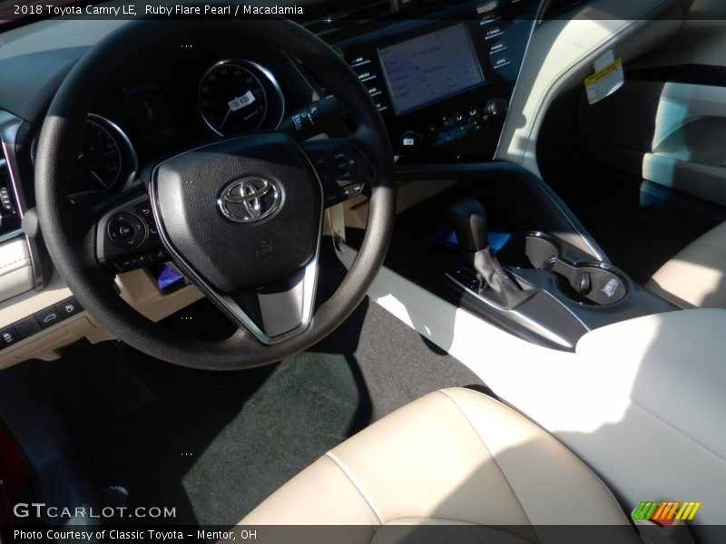 Ruby Flare Pearl / Macadamia 2018 Toyota Camry LE