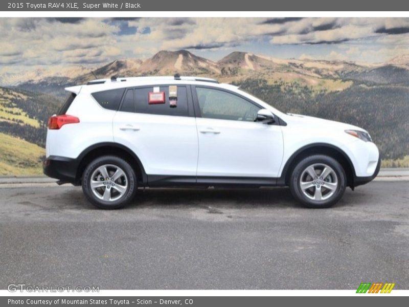 Super White / Black 2015 Toyota RAV4 XLE