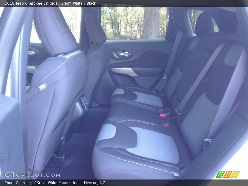 Bright White / Black 2018 Jeep Cherokee Latitude