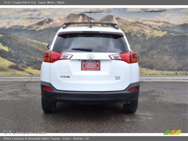 Super White / Black 2015 Toyota RAV4 XLE