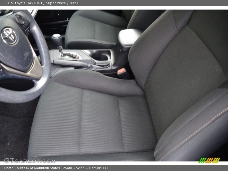 Super White / Black 2015 Toyota RAV4 XLE