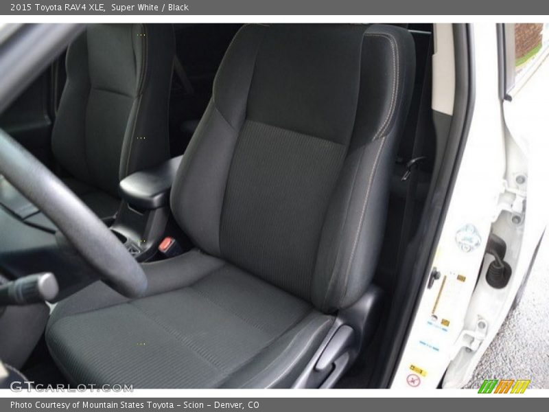 Super White / Black 2015 Toyota RAV4 XLE