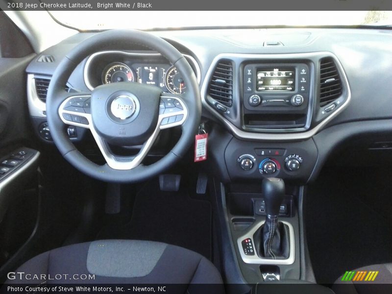 Bright White / Black 2018 Jeep Cherokee Latitude