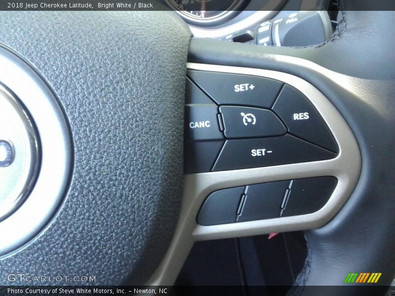 Bright White / Black 2018 Jeep Cherokee Latitude