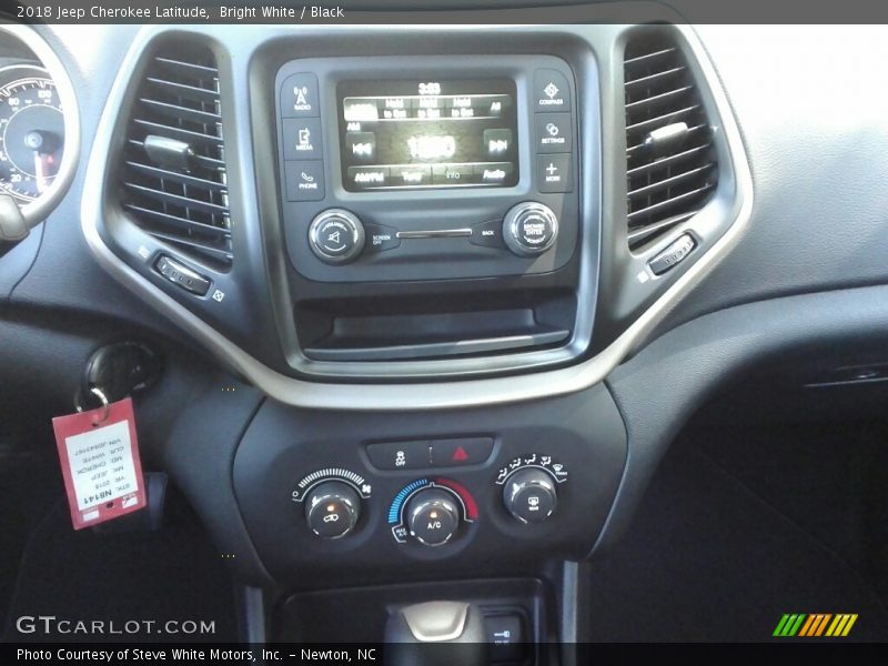 Bright White / Black 2018 Jeep Cherokee Latitude