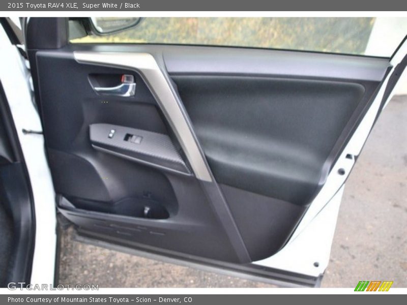 Super White / Black 2015 Toyota RAV4 XLE