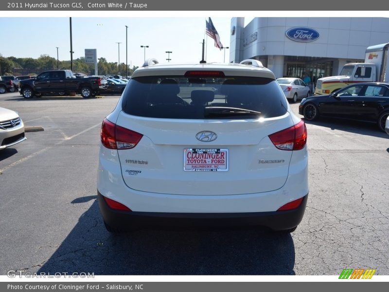 Cotton White / Taupe 2011 Hyundai Tucson GLS