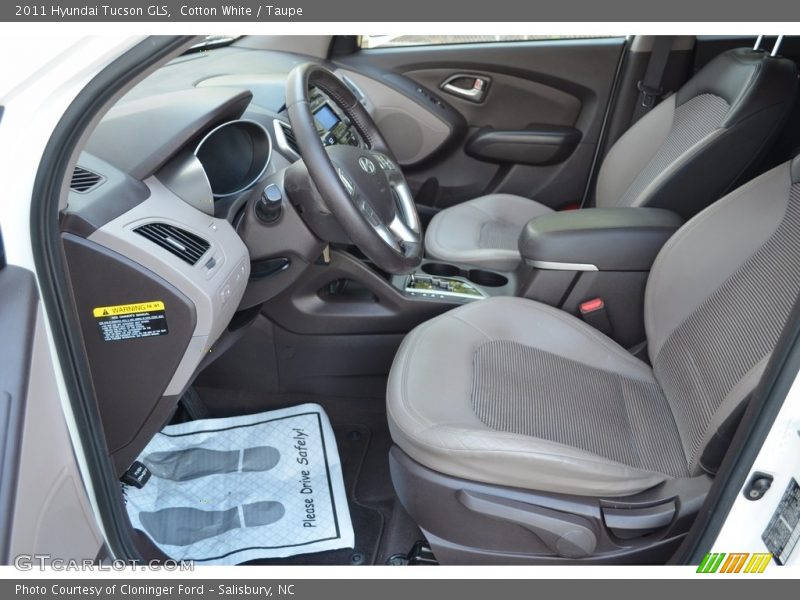 Cotton White / Taupe 2011 Hyundai Tucson GLS