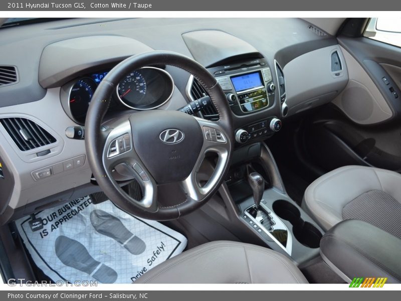 Cotton White / Taupe 2011 Hyundai Tucson GLS
