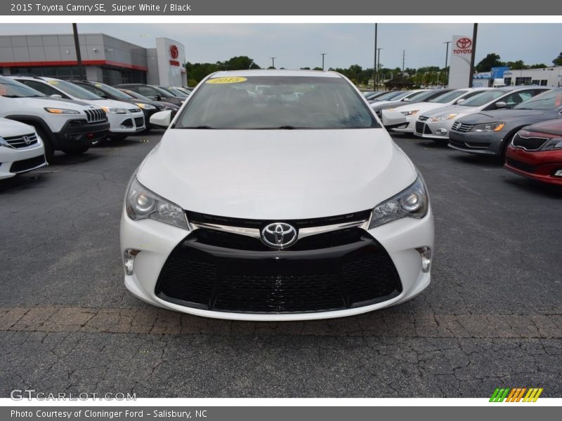 Super White / Black 2015 Toyota Camry SE