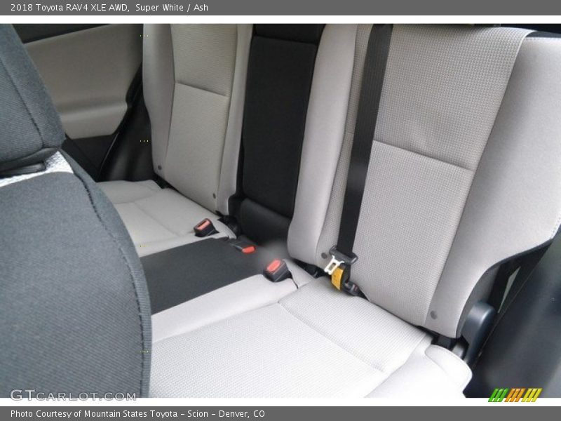Super White / Ash 2018 Toyota RAV4 XLE AWD