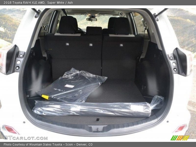 Super White / Ash 2018 Toyota RAV4 XLE AWD