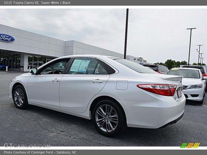 Super White / Black 2015 Toyota Camry SE