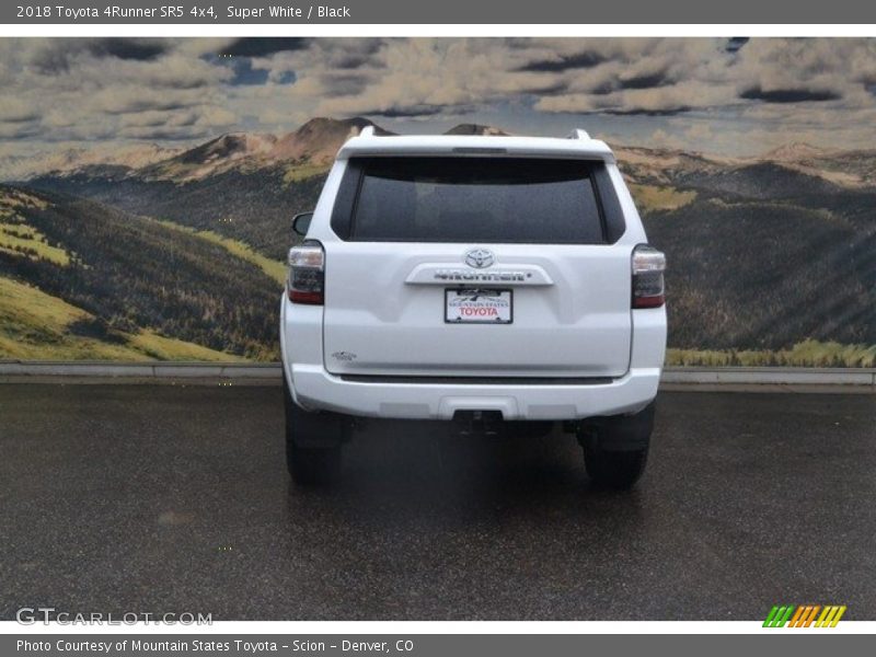 Super White / Black 2018 Toyota 4Runner SR5 4x4