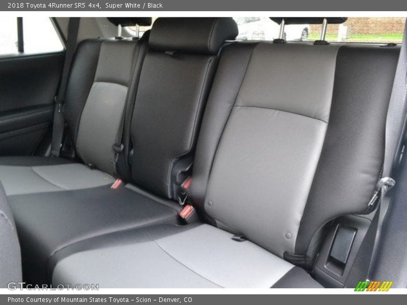 Super White / Black 2018 Toyota 4Runner SR5 4x4