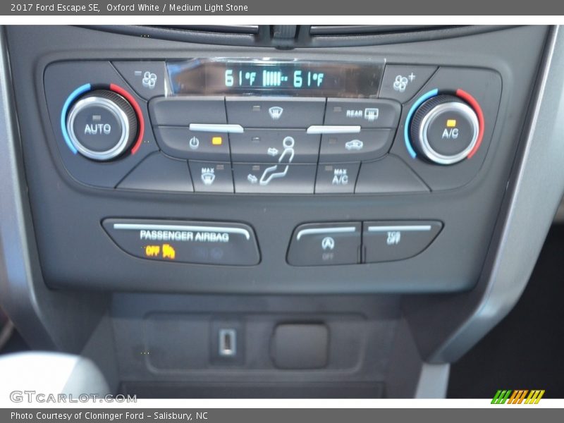 Oxford White / Medium Light Stone 2017 Ford Escape SE
