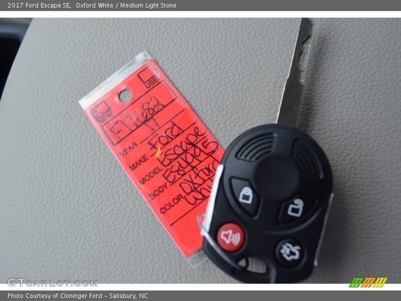 Oxford White / Medium Light Stone 2017 Ford Escape SE