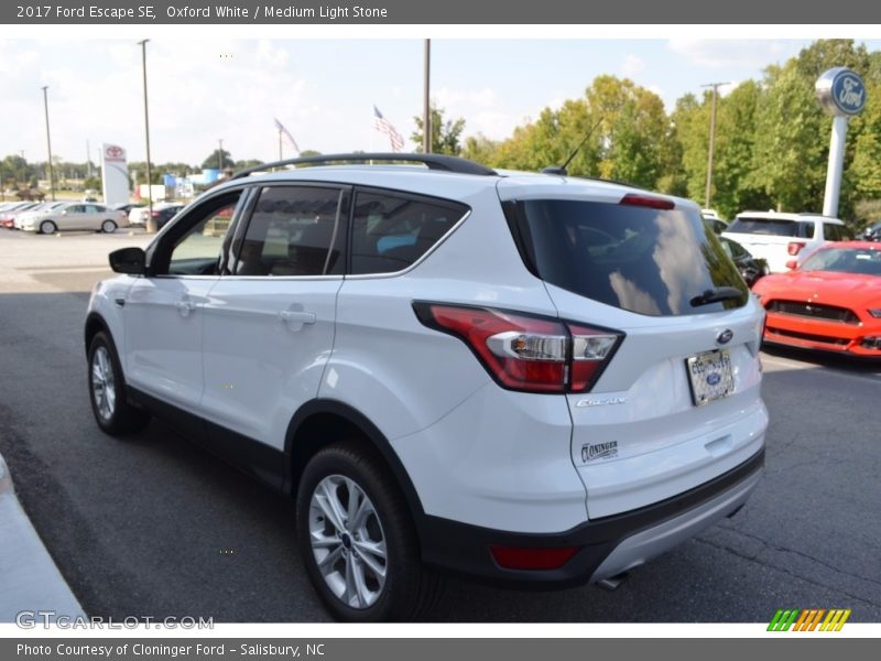 Oxford White / Medium Light Stone 2017 Ford Escape SE
