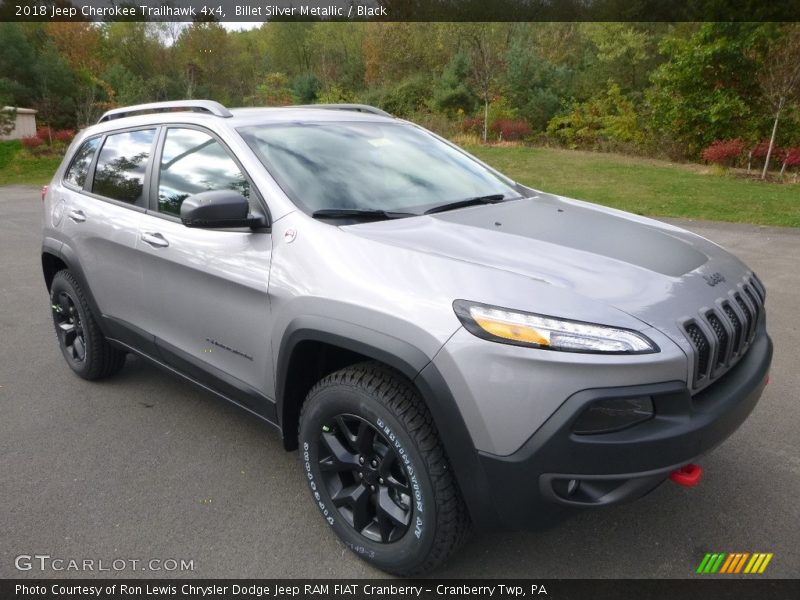 Front 3/4 View of 2018 Cherokee Trailhawk 4x4