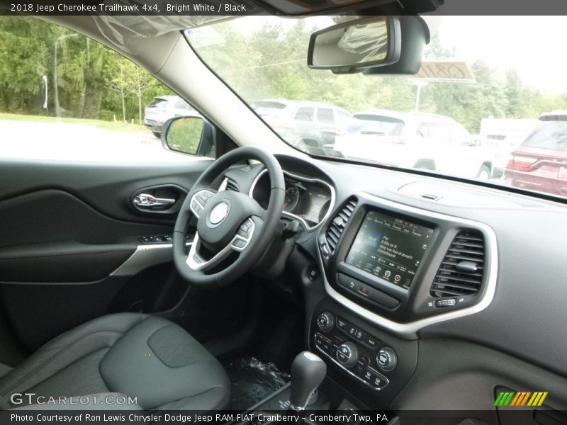 Bright White / Black 2018 Jeep Cherokee Trailhawk 4x4