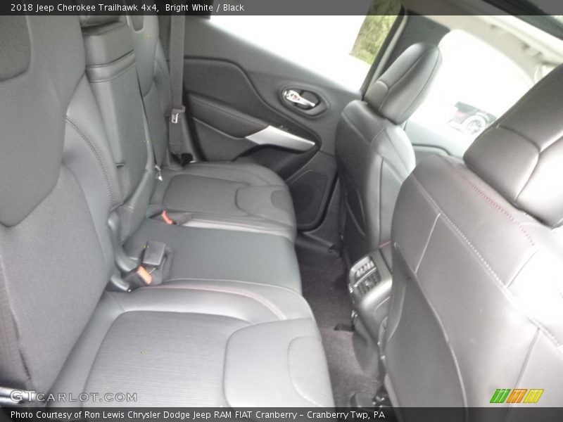 Bright White / Black 2018 Jeep Cherokee Trailhawk 4x4