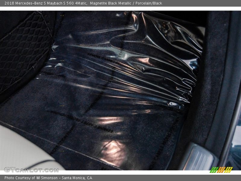 Magnetite Black Metallic / Porcelain/Black 2018 Mercedes-Benz S Maybach S 560 4Matic