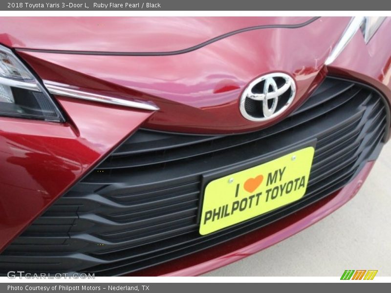 Ruby Flare Pearl / Black 2018 Toyota Yaris 3-Door L