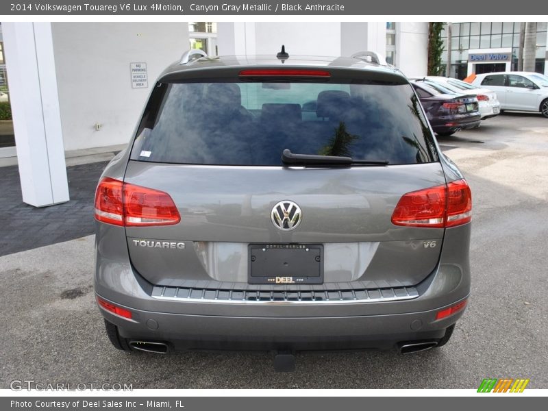 Canyon Gray Metallic / Black Anthracite 2014 Volkswagen Touareg V6 Lux 4Motion